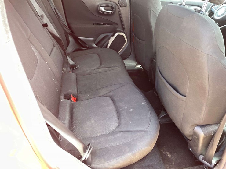 2015-jeep-renegade-image-16