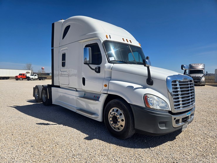 2014-freightliner-cascadia-125-image-26