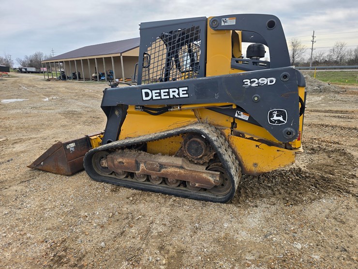 2013-deere-329d-image-5