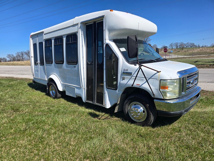 #22618-•-2008-ford-econoline-van-image-17