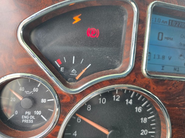 #22593-•-2016-mack-cxu613-pinnacle-sleeper-truck-image-48