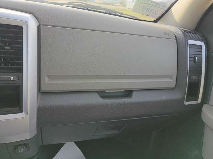 2012-dodge-1500-image-38