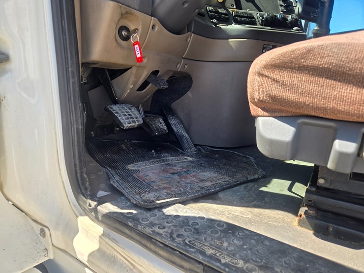 2014-freightliner-cascadia-125-image-55