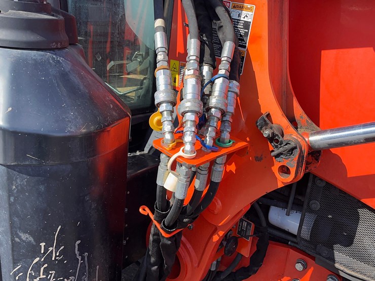 2016-kubota-m6-131-image-29