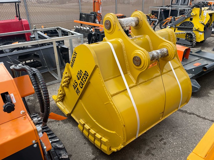 caterpillar-320-image-6