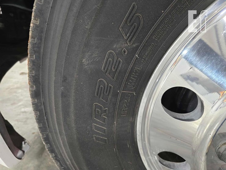 2020-freightliner-cascadia-126-image-27