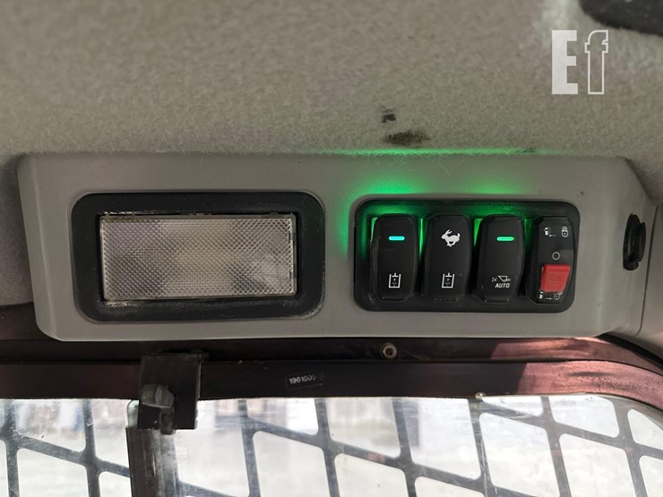 2023-caterpillar-259d3-image-24