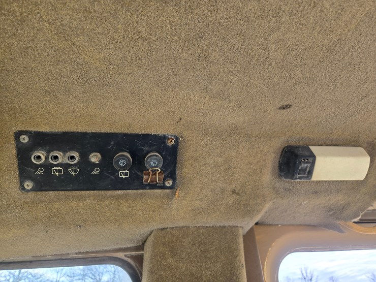 1996-caterpillar-953b-image-52