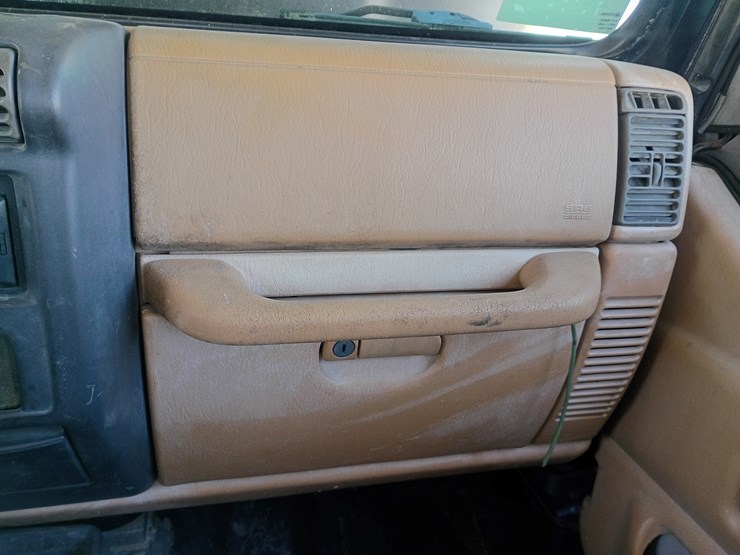 1997-jeep-wrangler-image-40