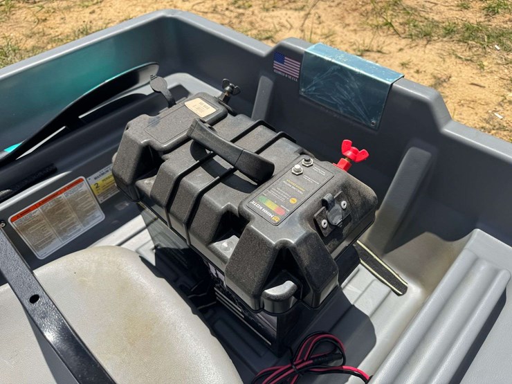 quest-angler-2-person-fishing-boat-w/trolling-motor-&-power-center-image-13