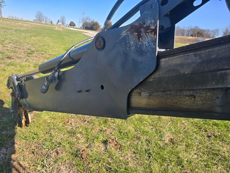 2015-deere-410l-image-59