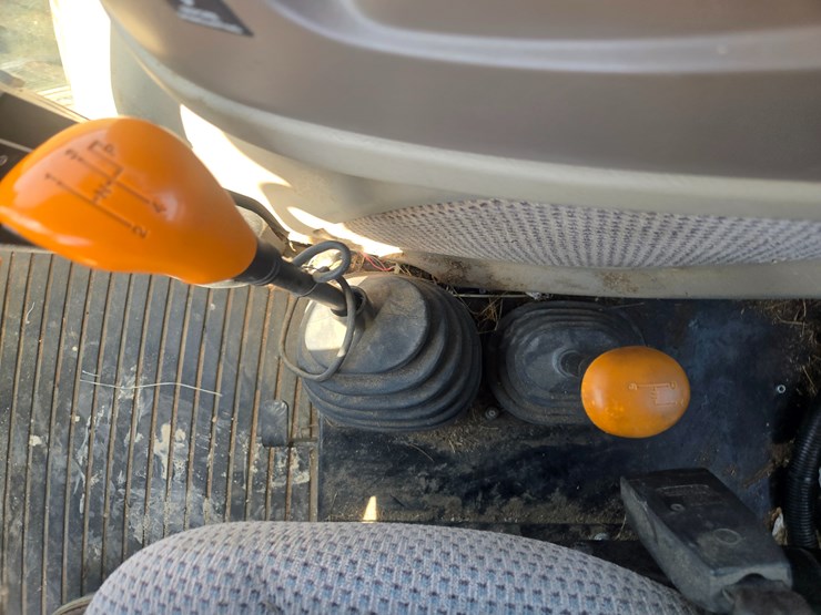 2019-john-deere-5100e-image-44