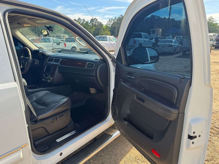 2007-gmc-sierra-1500-denali-image-16