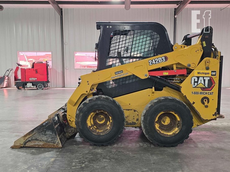 2021-caterpillar-242d3-image-5