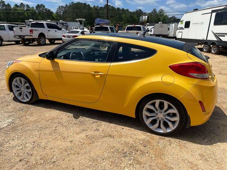 2012-hyundai-veloster-2-door-hatchback-(138,741-miles)-image-2