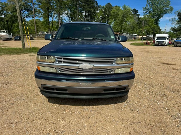 2005-chevrolet-tahoe-image-18