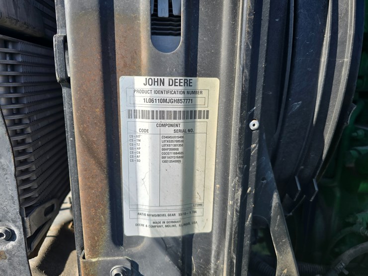 2016-john-deere-6110m-image-22