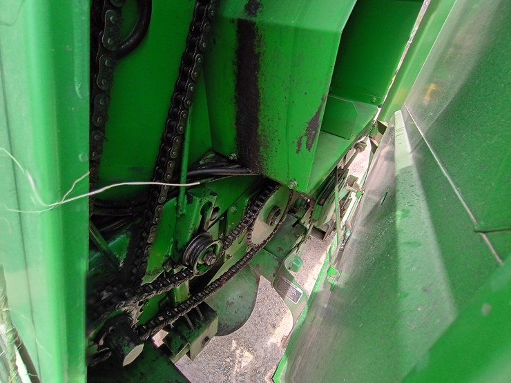 2000-john-deere-556-image-21