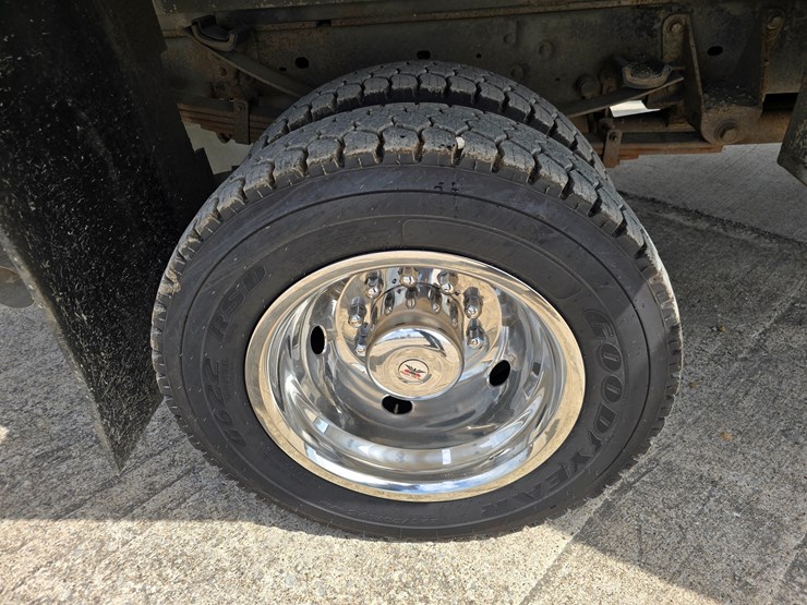 2013-ford-f550-image-48