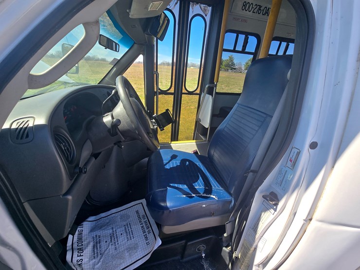 #22618-•-2008-ford-econoline-van-image-32