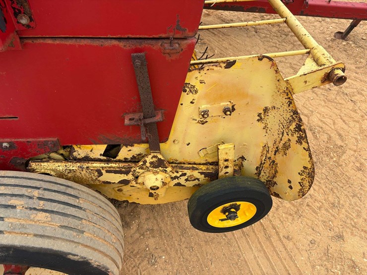 new-holland-326-image-17