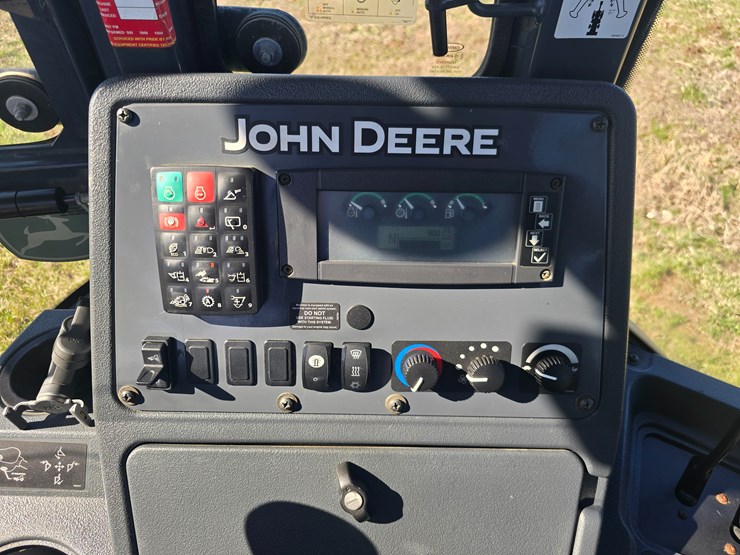 2015-deere-410l-image-84