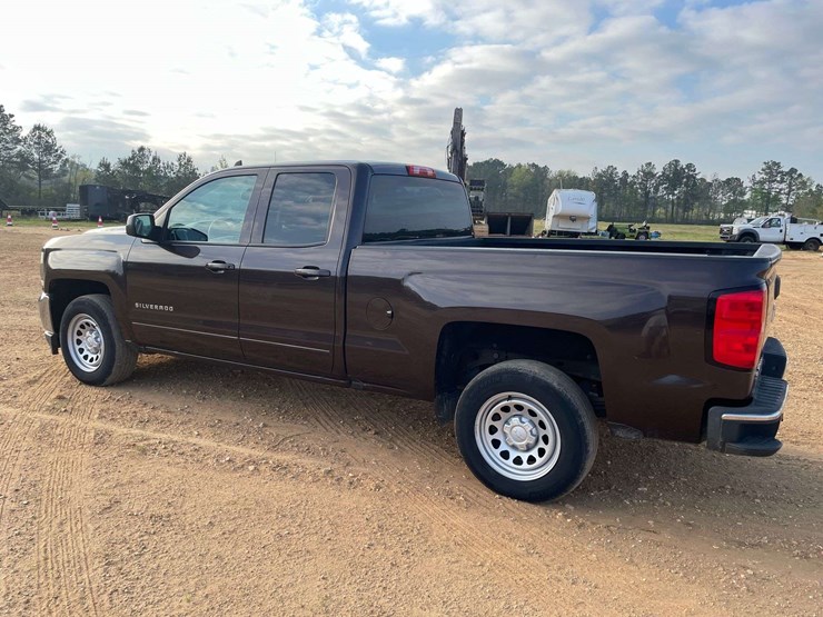 2016-chevrolet-silverado-1500-lt-image-2