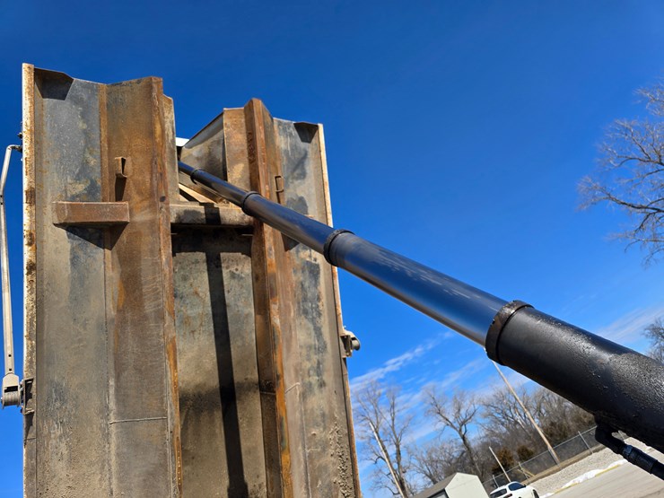 2001-mack-rd688s-image-68