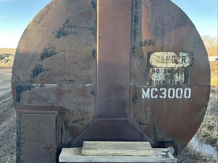 10,000-gallon-tar-tank-w/-200-gallon-propane-tank-2458-image-6