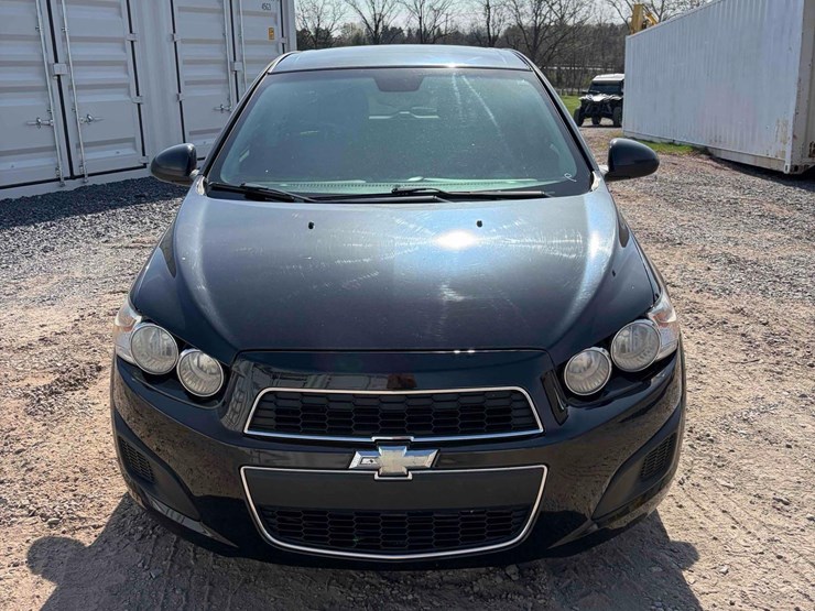 2015-chevy-sonic-lt-image-2