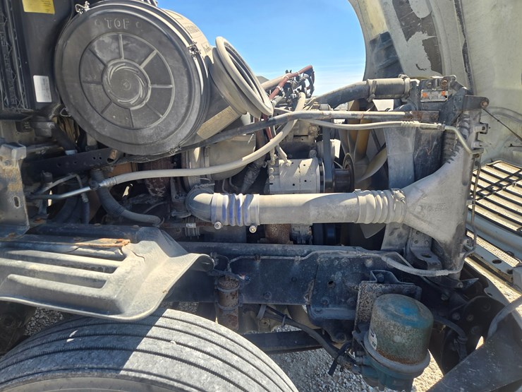 2006-freightliner-columbia-120-image-39