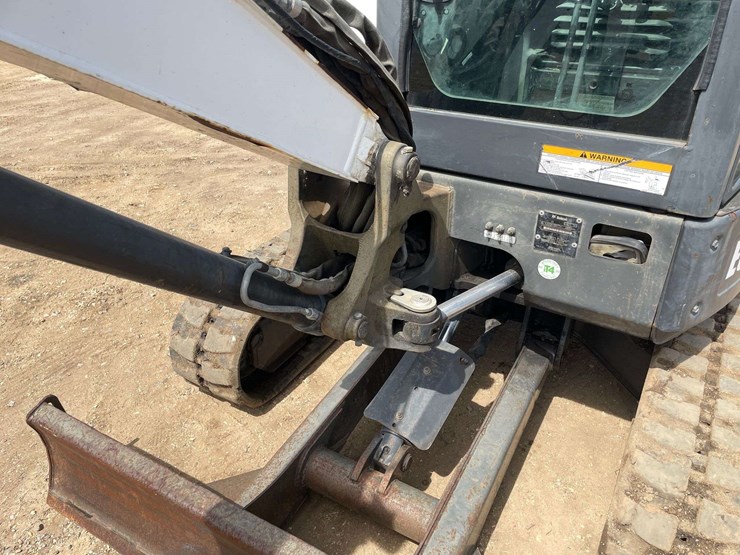 2011-bobcat-e35-image-12