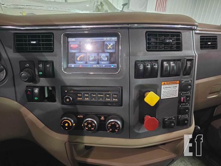 2016-peterbilt-579-image-14