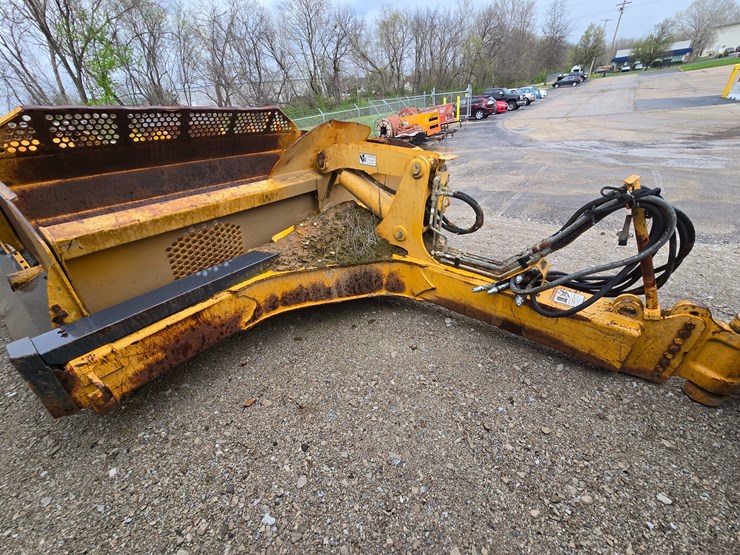 2006-deere-1812c-image-19