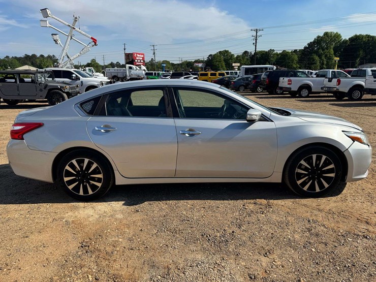 2018-nissan-altima-sl-4-door-sedan-(193,505-miles)-image-7