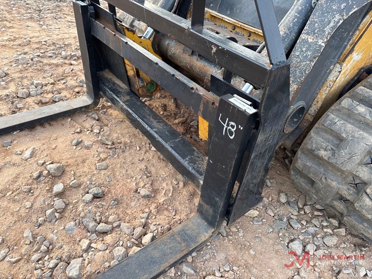 2014-deere-319d-image-3