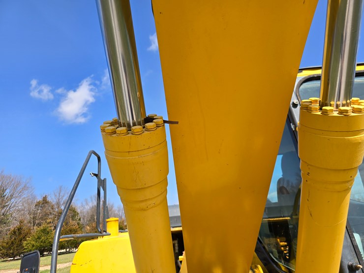 2013-komatsu-pc160-lc-image-39