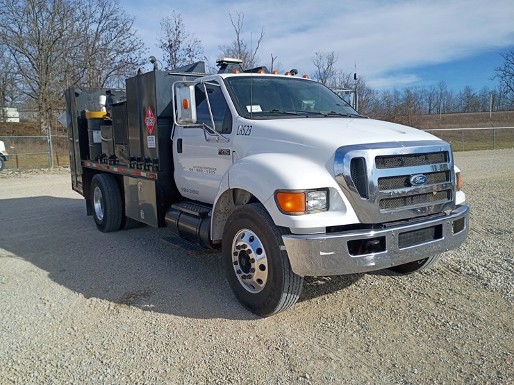 2005-ford-f750-image-17
