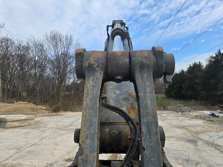 2013-deere-160g-lc-image-22