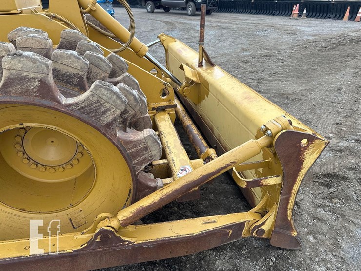 2015-caterpillar-815f-2-image-12