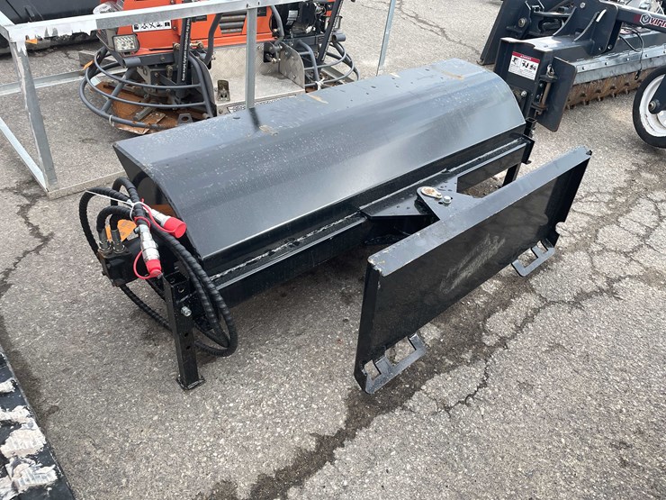 #7047-•-unused-61"-angle-skid-steer-sweeper-broom-(o10)-image-4