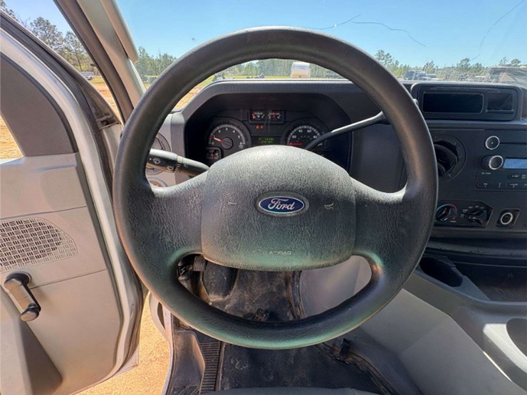 2011-ford-e350-image-14