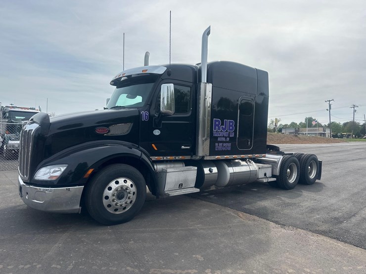 2016-peterbilt-579-image-2