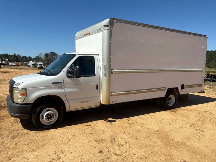 2011-ford-e350-image-2