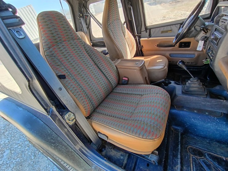 1997-jeep-wrangler-image-37