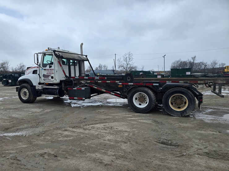 #22591-•-2007-mack-cv713-granite-roll-off-truck-image-5