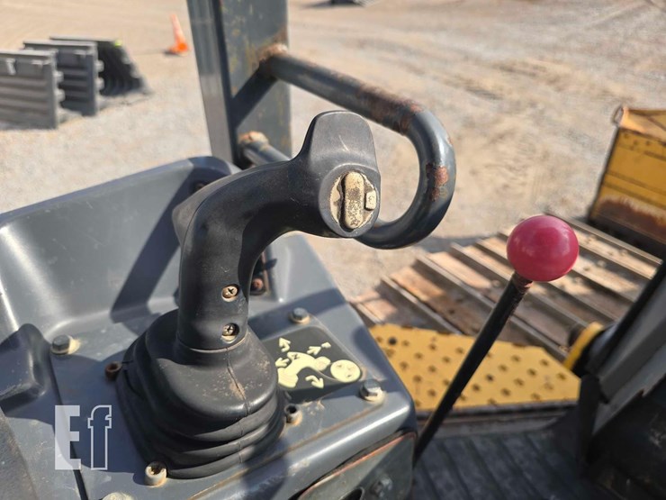 2016-deere-700k-lgp-image-16