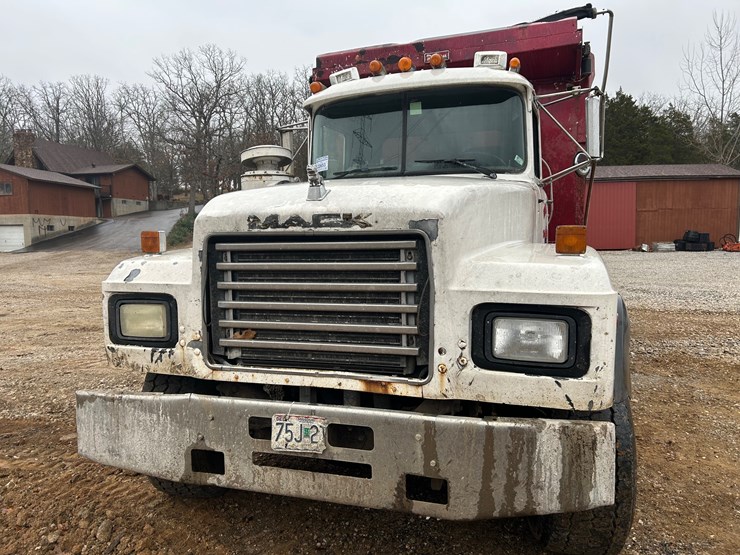 2001-mack-rd688s-image-27