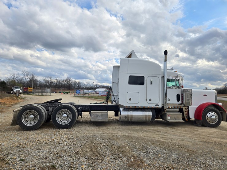 2000-peterbilt-379-image-22