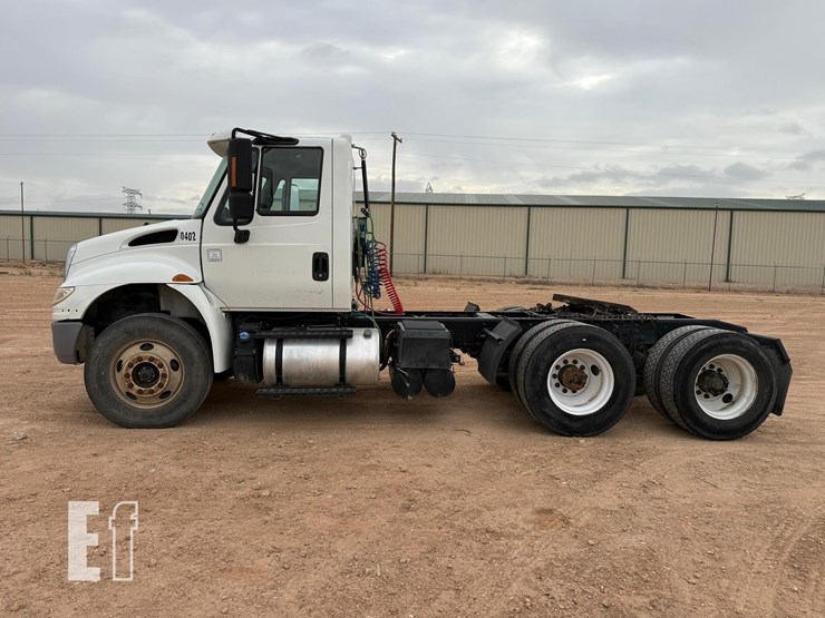 2016-international-durastar-4400-image-5